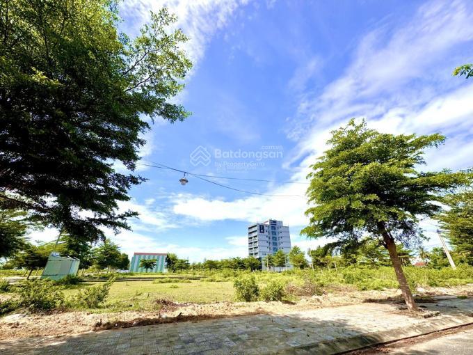 Bán đất khu số 9, trục chính ngay cổng chợ quá vip