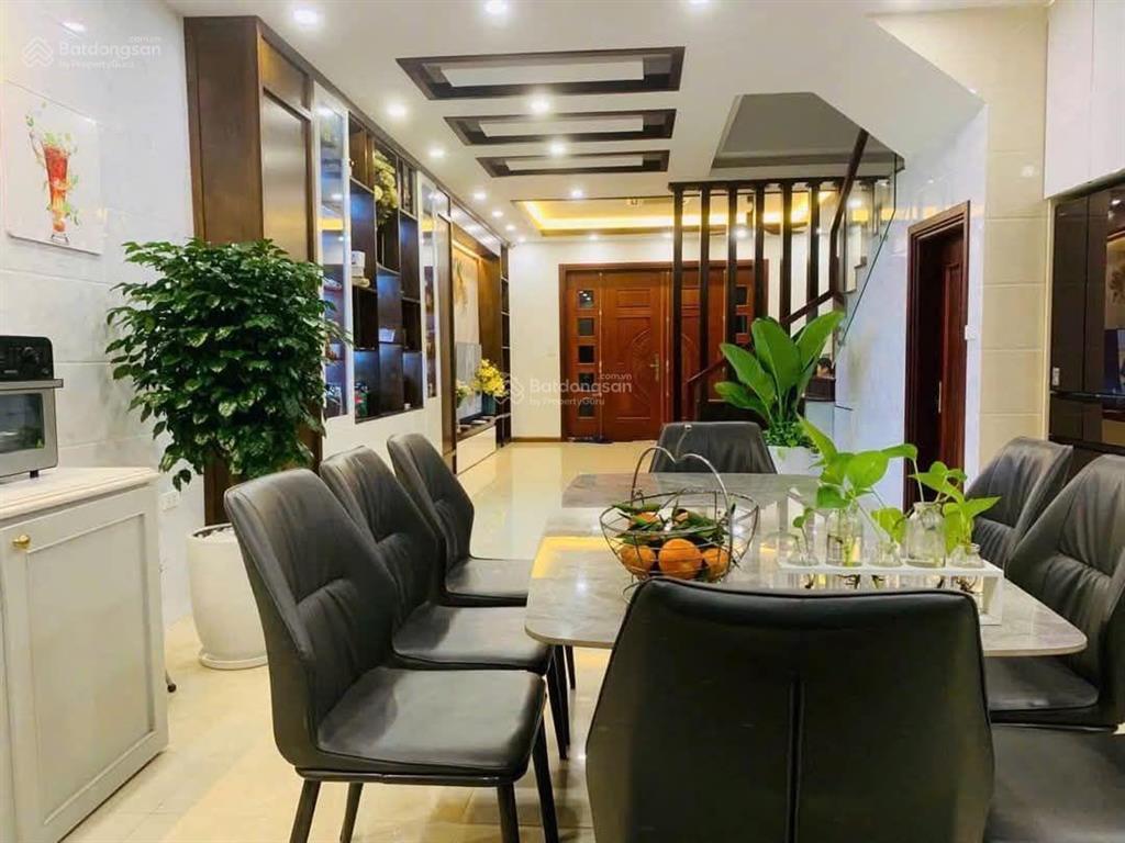 Bán nhà ngã tư liễu giai đội cấn  nhà sân vườn hai mặt ngõ  sân rộng để 10 xe máy  10m ra ô tô