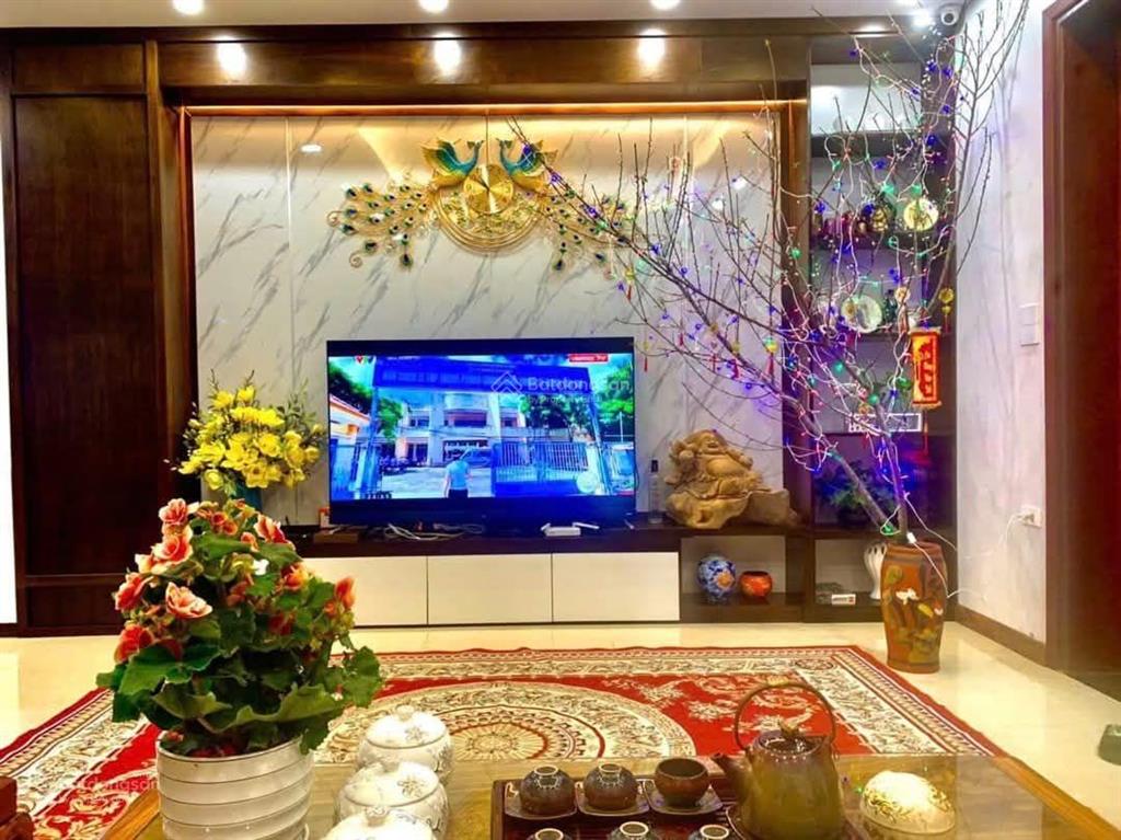 Bán nhà ngã tư liễu giai đội cấn  nhà sân vườn hai mặt ngõ  sân rộng để 10 xe máy  10m ra ô tô