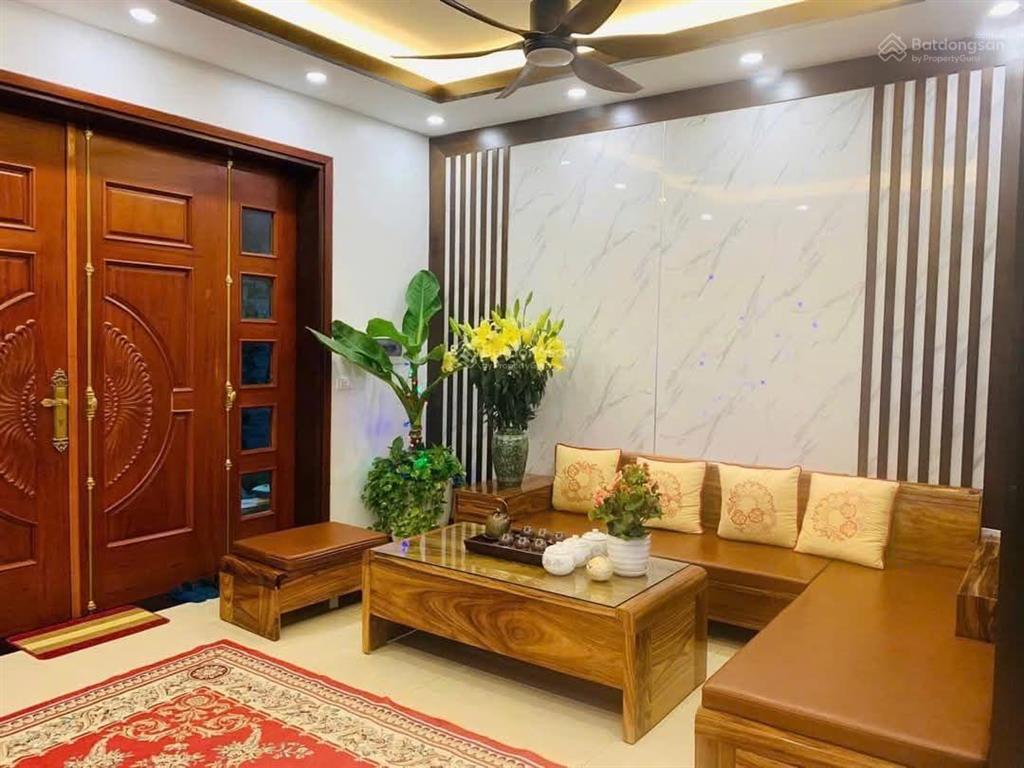 Bán nhà ngã tư liễu giai đội cấn  nhà sân vườn hai mặt ngõ  sân rộng để 10 xe máy  10m ra ô tô