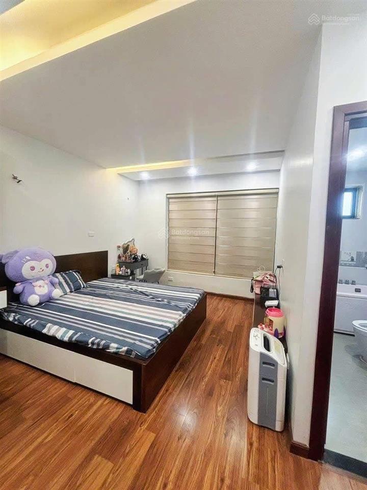 Bán nhà ngã tư liễu giai đội cấn  nhà sân vườn hai mặt ngõ  sân rộng để 10 xe máy  10m ra ô tô