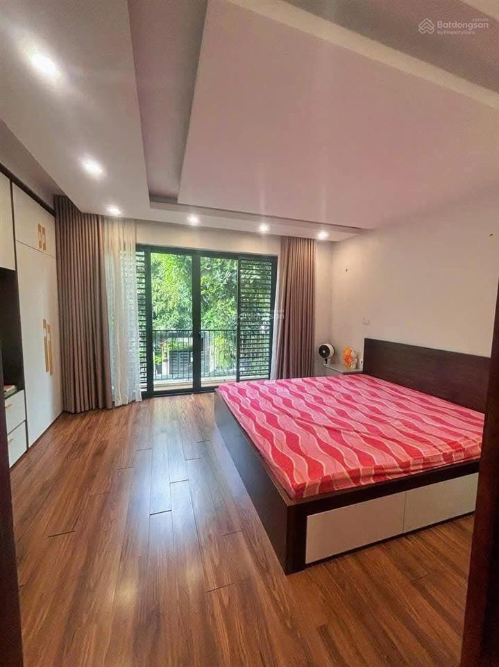 Bán nhà ngã tư liễu giai đội cấn  nhà sân vườn hai mặt ngõ  sân rộng để 10 xe máy  10m ra ô tô