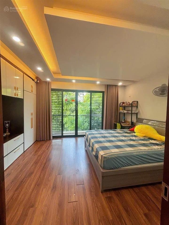 Bán nhà ngã tư liễu giai đội cấn  nhà sân vườn hai mặt ngõ  sân rộng để 10 xe máy  10m ra ô tô