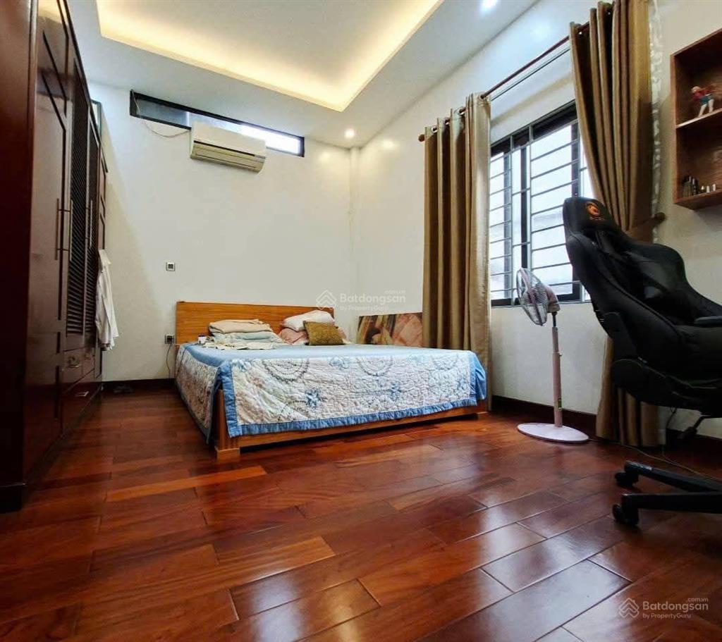 Bán nhà ngã tư liễu giai đội cấn  nhà sân vườn hai mặt ngõ  sân rộng để 10 xe máy  10m ra ô tô