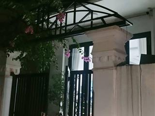 Chính chủ bán nhà phân lô thái hà ôtô đỗ cửa  nhà cực đẹp  hai thoáng  sân rộng  4 ngủ  sổ đẹp