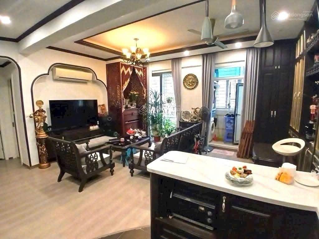 Bán gấp nhà ngọc khánh ba đình 55m2 6 tầng 11 tỷ  trước nhà 3m nhà xây kiên cố móng 7 tầng  ô tô