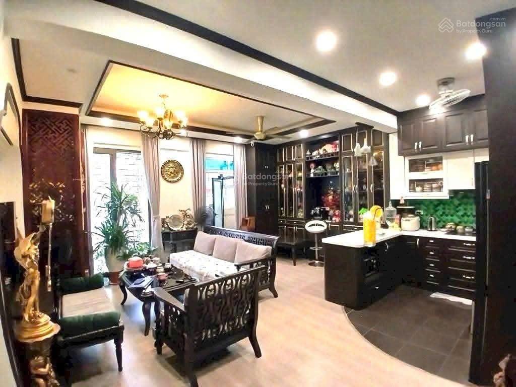 Bán gấp nhà ngọc khánh ba đình 55m2 6 tầng 11 tỷ  trước nhà 3m nhà xây kiên cố móng 7 tầng  ô tô