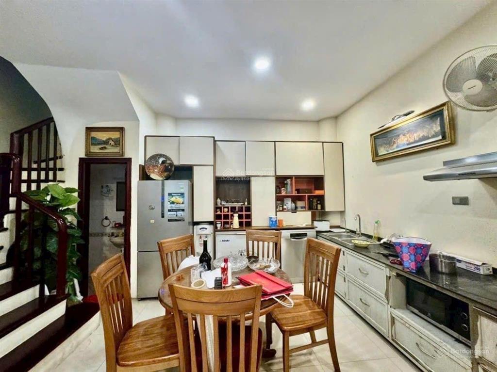 Bán nhà phố giang văn minh  gần phố  10 m ô tô tránh  7ngủ nhà dân xây  ngõ thông  nhà cự đẹp