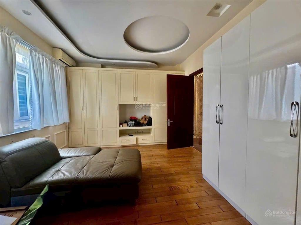 Bán nhà phố giang văn minh  gần phố  10 m ô tô tránh  7ngủ nhà dân xây  ngõ thông  nhà cự đẹp