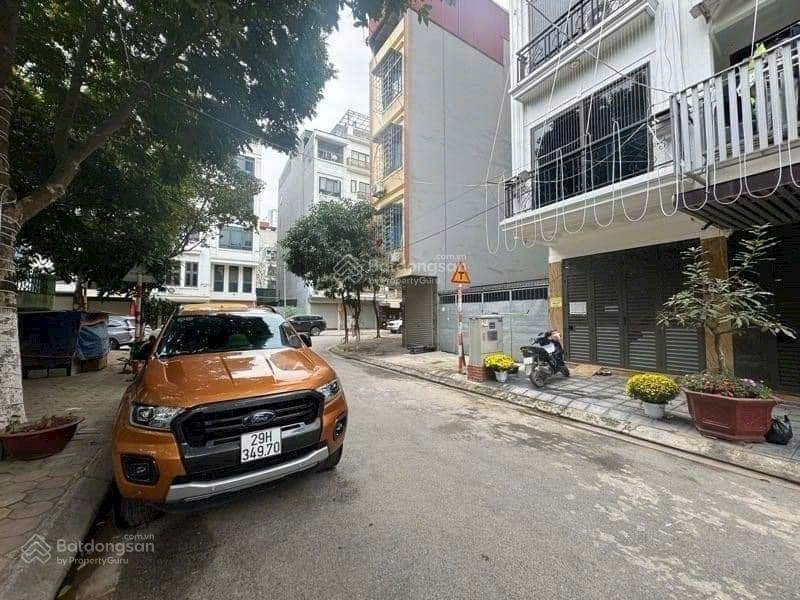 Bán nhà phố giang văn minh  gần phố  10 m ô tô tránh  7ngủ nhà dân xây  ngõ thông  nhà cự đẹp