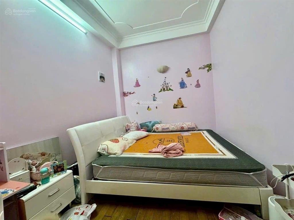 Bán nhà phố giang văn minh  gần phố  10 m ô tô tránh  7ngủ nhà dân xây  ngõ thông  nhà cự đẹp