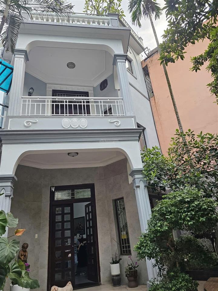 Bán nhà ngã tư liễu giai đội cấn  nhà sân vườn hai mặt ngõ  sân rộng  10m ra ô tô  ngõ 3m thông