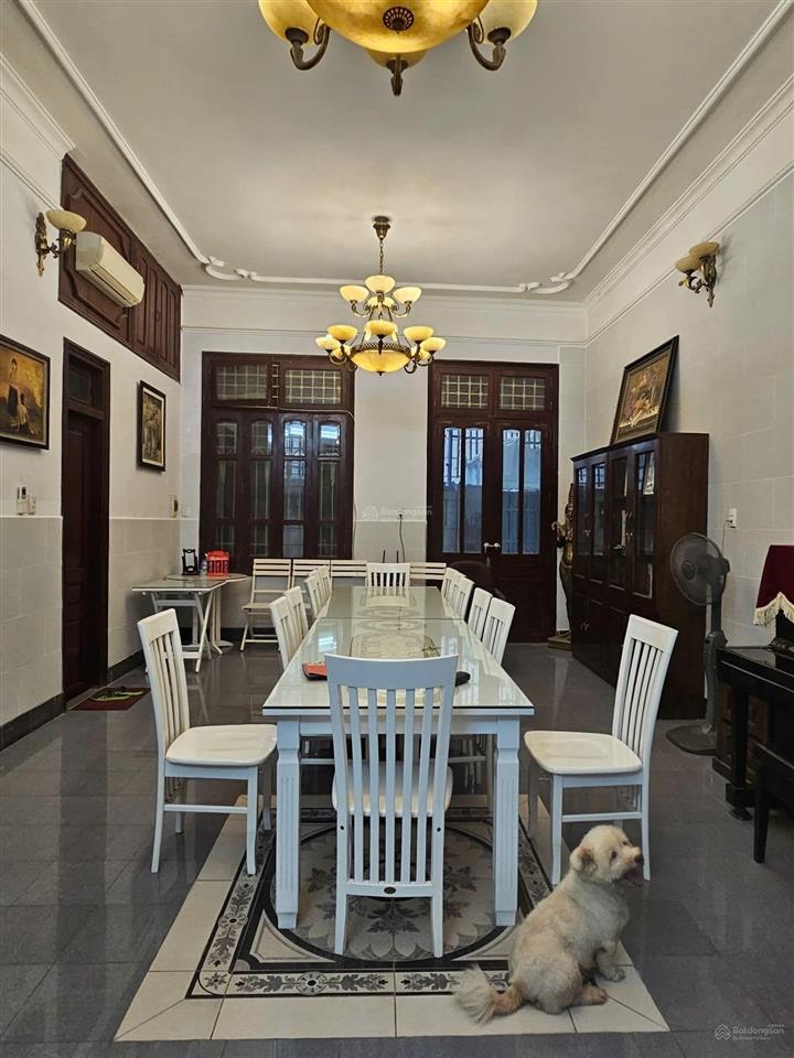 Bán nhà ngã tư liễu giai đội cấn  nhà sân vườn hai mặt ngõ  sân rộng  10m ra ô tô  ngõ 3m thông