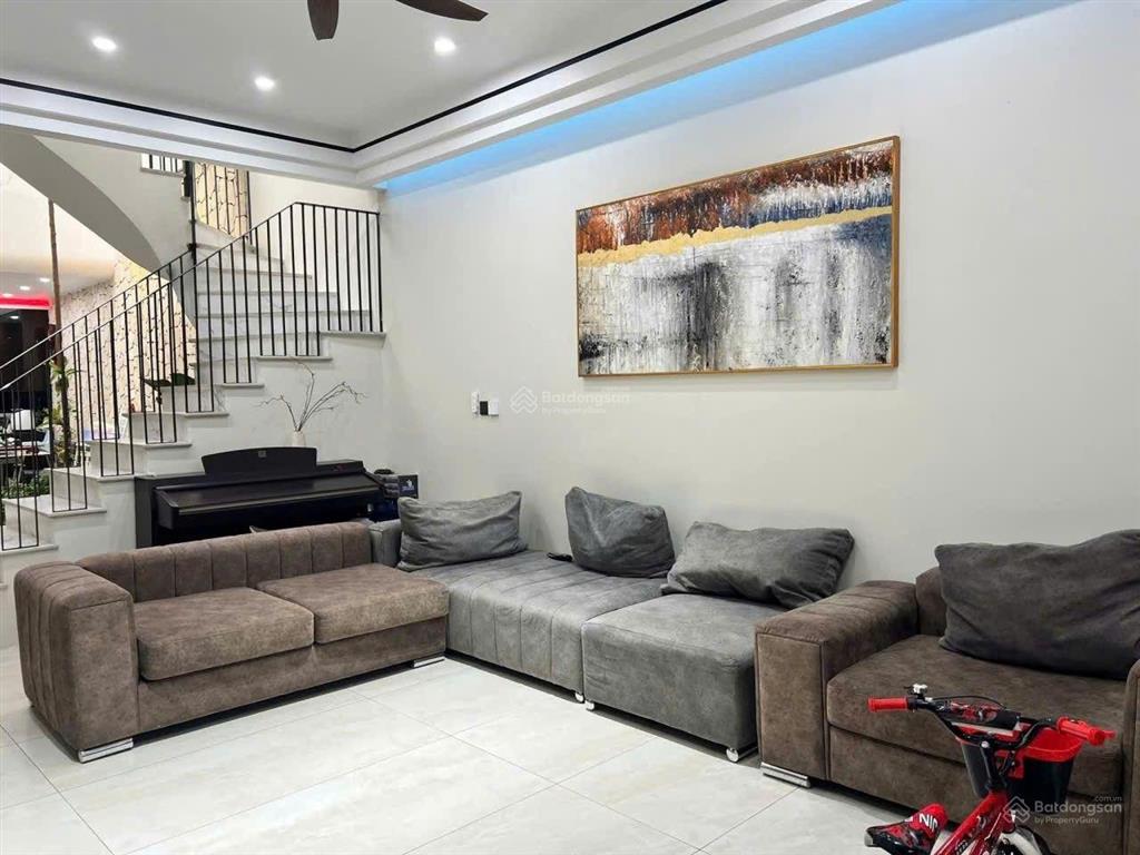 Chính chủ bán nhà ngõ 61 giang văn minh 1 nhà ra phố 50m 5 tầng mt5m gia hơn 11 tỷ  hai thoáng