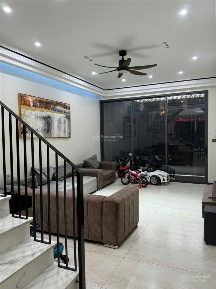 Chính chủ bán nhà ngõ 61 giang văn minh 1 nhà ra phố 50m 5 tầng mt5m gia hơn 11 tỷ  hai thoáng
