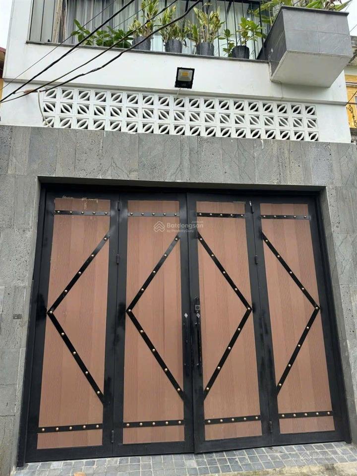 Chính chủ bán nhà ngõ 61 giang văn minh 1 nhà ra phố 50m 5 tầng mt5m gia hơn 11 tỷ  hai thoáng