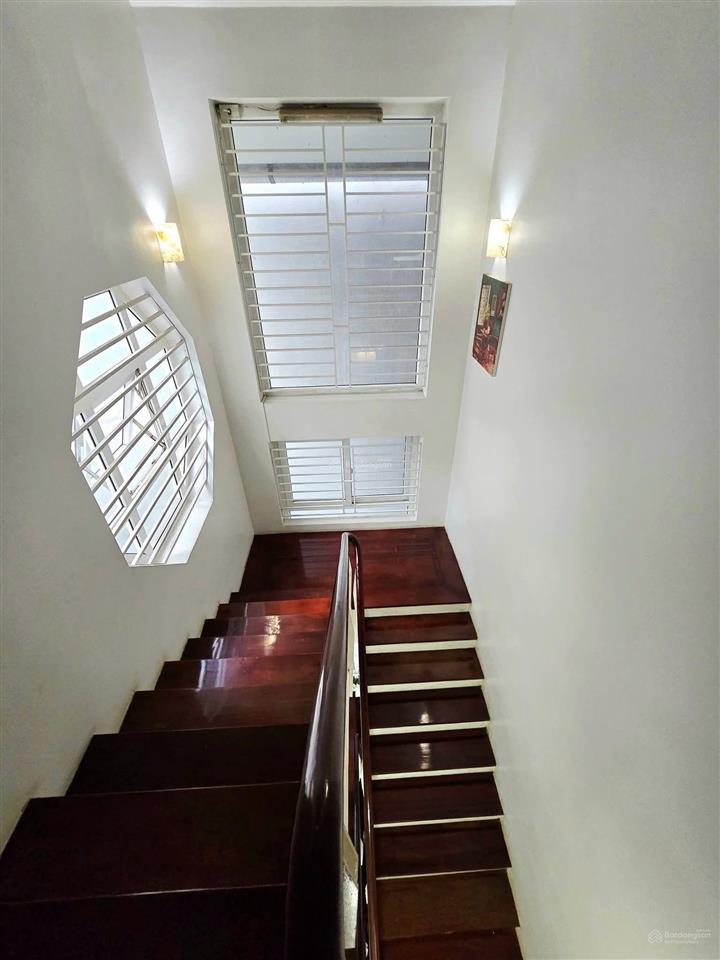 Bán nhà phố ngọc khánh giảng võ 58m2 6 ngủ  dân xây  hai thoáng ô chờ lắp thang máy ngõ to  nông