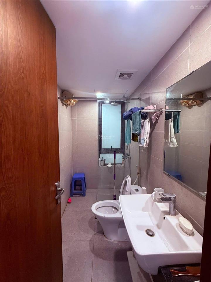 Bán nhà riêng ngã 3 hào nam cát linh, đống đa  gần hoàng cầu diện tích rộng  gần phố  hai thoáng