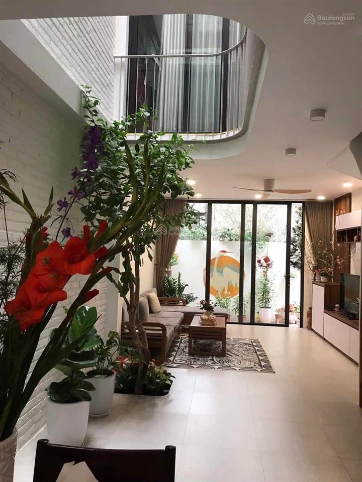 Bán nhà riêng ngã 3 hào nam cát linh, đống đa  gần hoàng cầu diện tích rộng  gần phố  hai thoáng