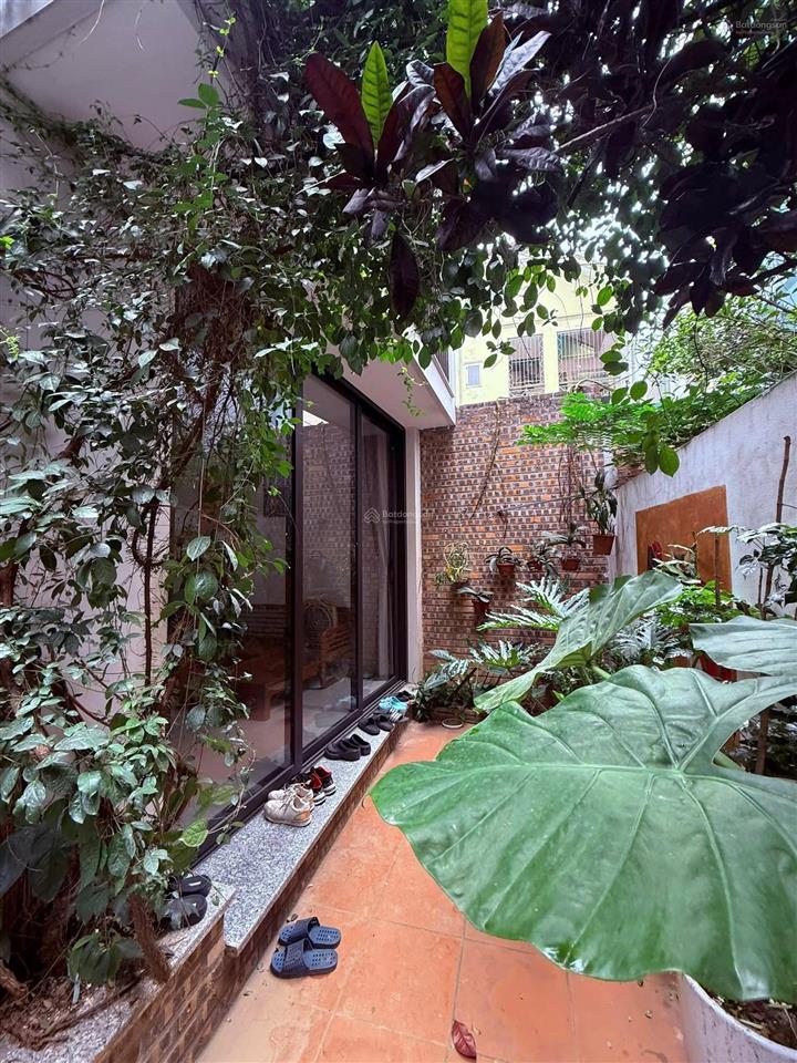 Bán nhà riêng ngã 3 hào nam cát linh, đống đa  gần hoàng cầu diện tích rộng  gần phố  hai thoáng