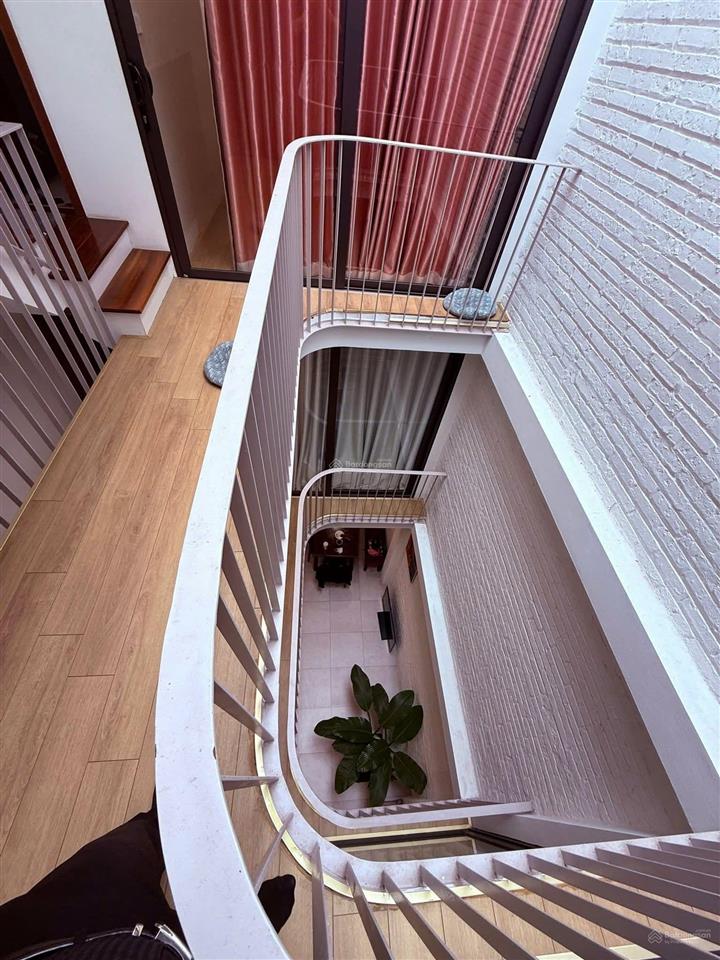 Bán nhà riêng ngã 3 hào nam cát linh, đống đa  gần hoàng cầu diện tích rộng  gần phố  hai thoáng