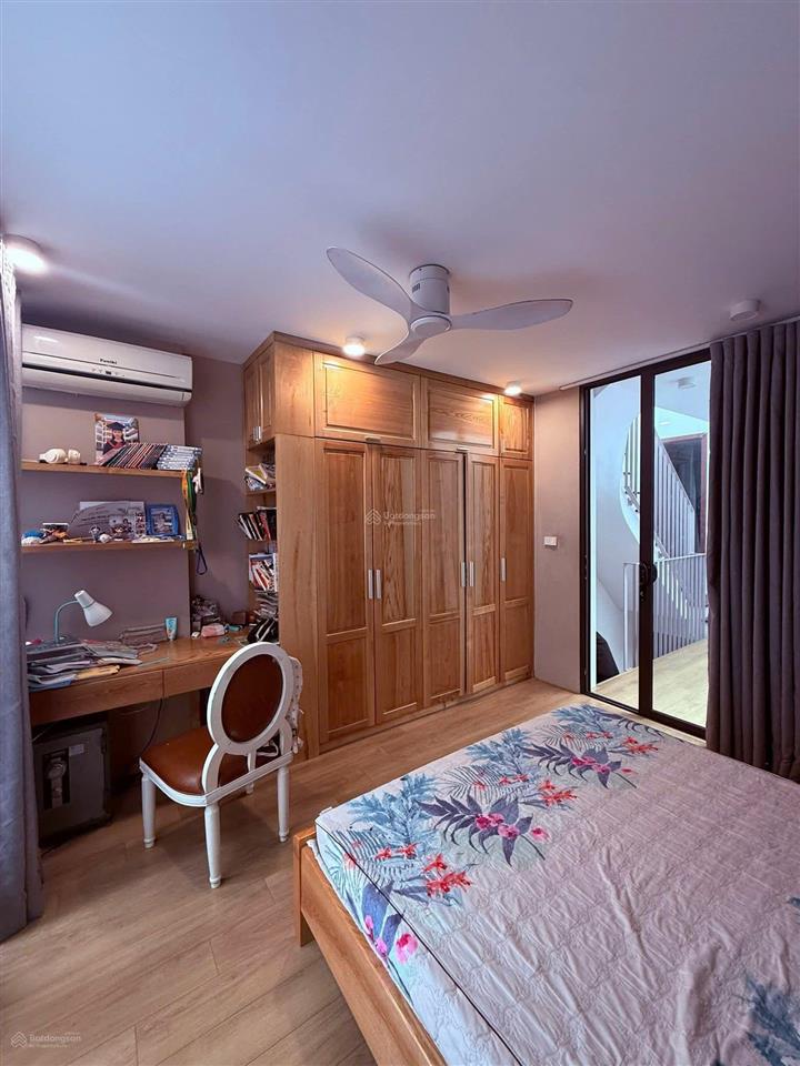 Bán nhà riêng ngã 3 hào nam cát linh, đống đa  gần hoàng cầu diện tích rộng  gần phố  hai thoáng