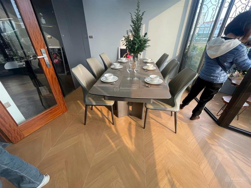 Bán nhà phố văn cao  65m2 nhà 5 tầng thang máy  10m ra đường ô tô tránh  hai thoáng  sát hồ tây