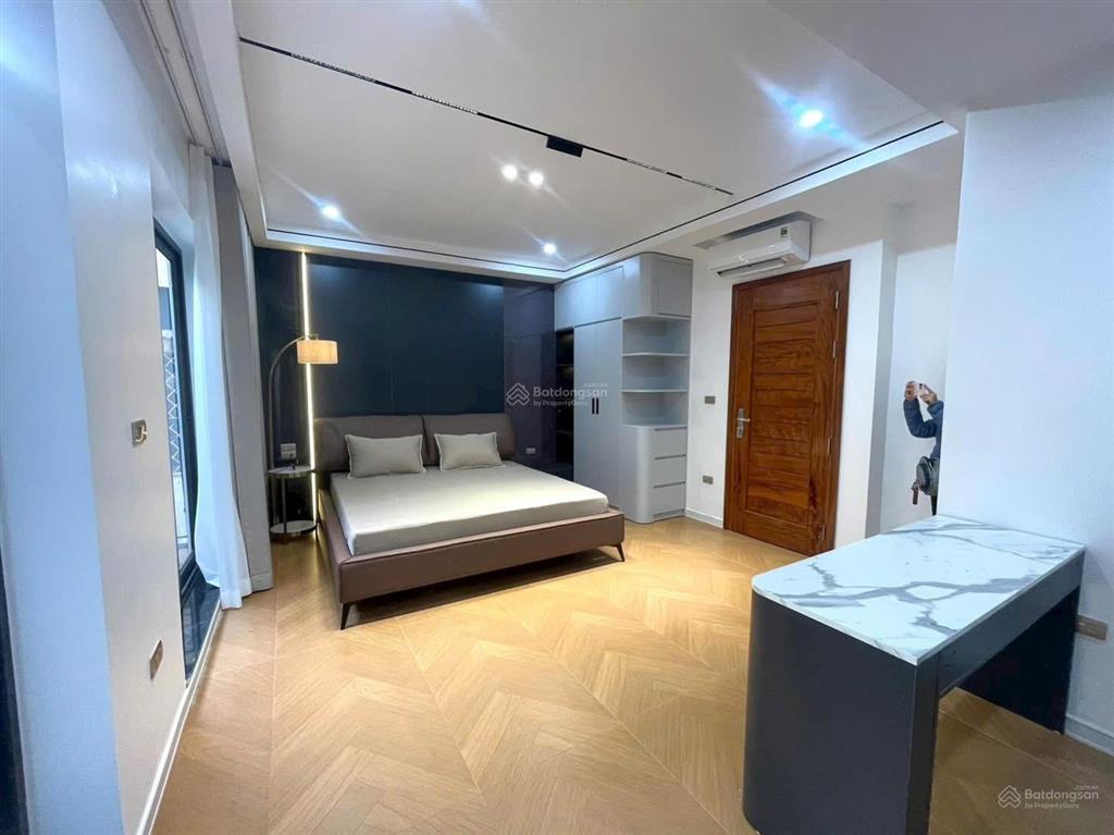 Bán nhà phố văn cao  65m2 nhà 5 tầng thang máy  10m ra đường ô tô tránh  hai thoáng  sát hồ tây