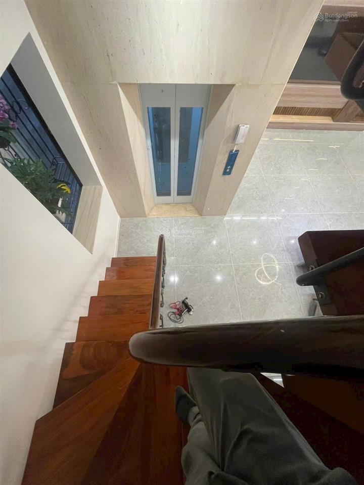 Bán nhà phố văn cao  65m2 nhà 5 tầng thang máy  10m ra đường ô tô tránh  hai thoáng  sát hồ tây