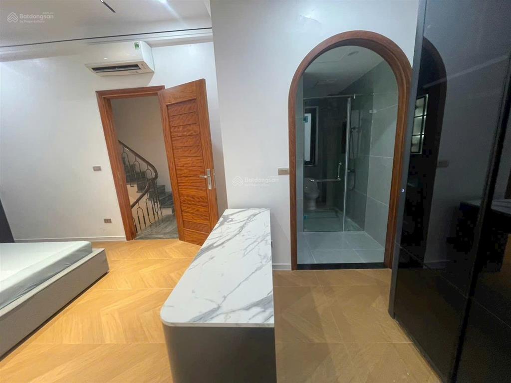 Bán nhà phố văn cao  65m2 nhà 5 tầng thang máy  10m ra đường ô tô tránh  hai thoáng  sát hồ tây