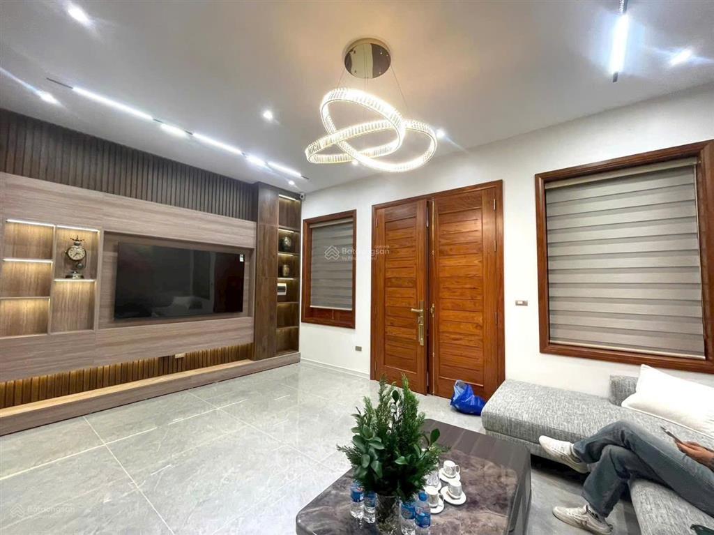 Bán nhà phố văn cao  65m2 nhà 5 tầng thang máy  10m ra đường ô tô tránh  hai thoáng  sát hồ tây