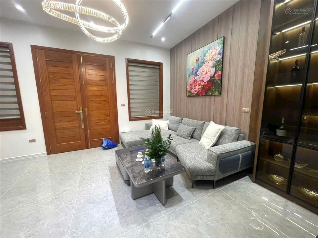 Bán nhà phố văn cao  65m2 nhà 5 tầng thang máy  10m ra đường ô tô tránh  hai thoáng  sát hồ tây