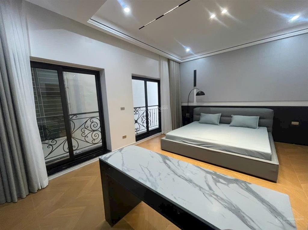 Bán nhà phố văn cao  65m2 nhà 5 tầng thang máy  10m ra đường ô tô tránh  hai thoáng  sát hồ tây