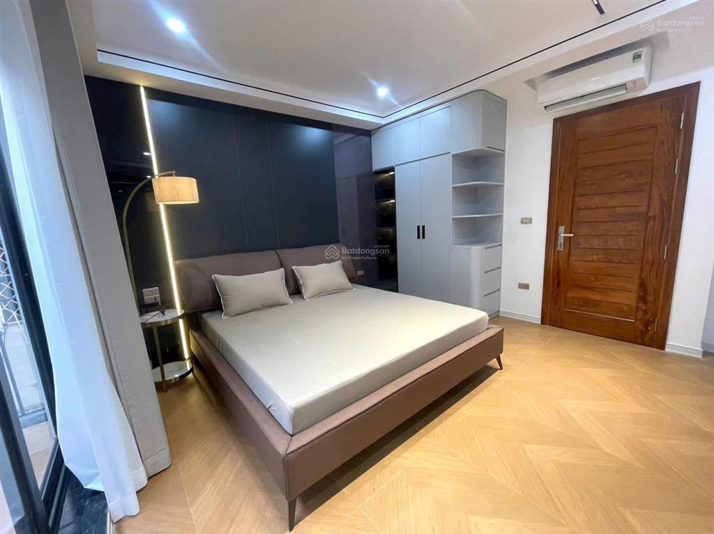 Bán nhà phố văn cao  65m2 nhà 5 tầng thang máy  10m ra đường ô tô tránh  hai thoáng  sát hồ tây