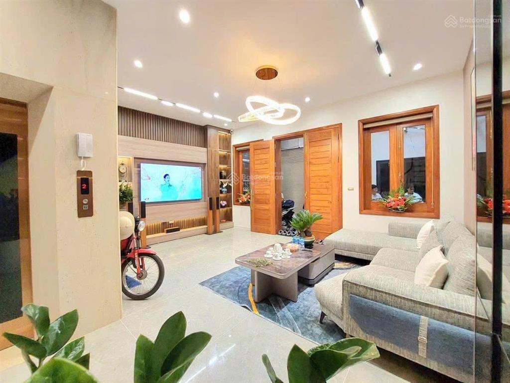 Bán nhà phố văn cao  65m2 nhà 5 tầng thang máy  10m ra đường ô tô tránh  hai thoáng  sát hồ tây