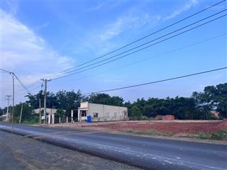 Cần bán lô đất mặt tiền đường nhựa 25x50m giá 4,5 tỷ  0971 957 ***