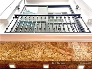 Nhà mới đẹp ở ngay  trung tâm quận cầu giấy  40m ra mặt phố  sổ vuông đẹp