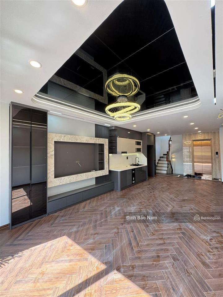 Phân lô hoàng quốc việt  45m 7t thang máy xây mới  kinh doanh  ô tô tránh  sát mặt phố