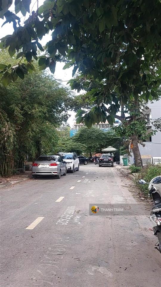 Bán đất huy hoàng đối diện công viên nội khu  vị trí gần sông  dt 8m x 20m xây dựng cao tầng