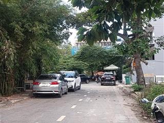 Bán đất huy hoàng đối diện công viên nội khu  vị trí gần sông  dt 8m x 20m xây dựng cao tầng