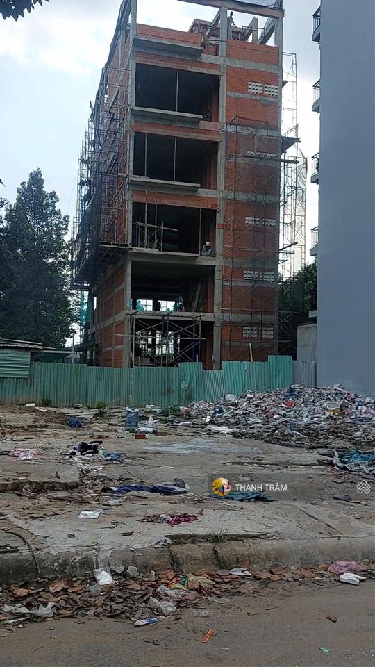 Bán đất huy hoàng đối diện công viên nội khu  vị trí gần sông  dt 8m x 20m xây dựng cao tầng