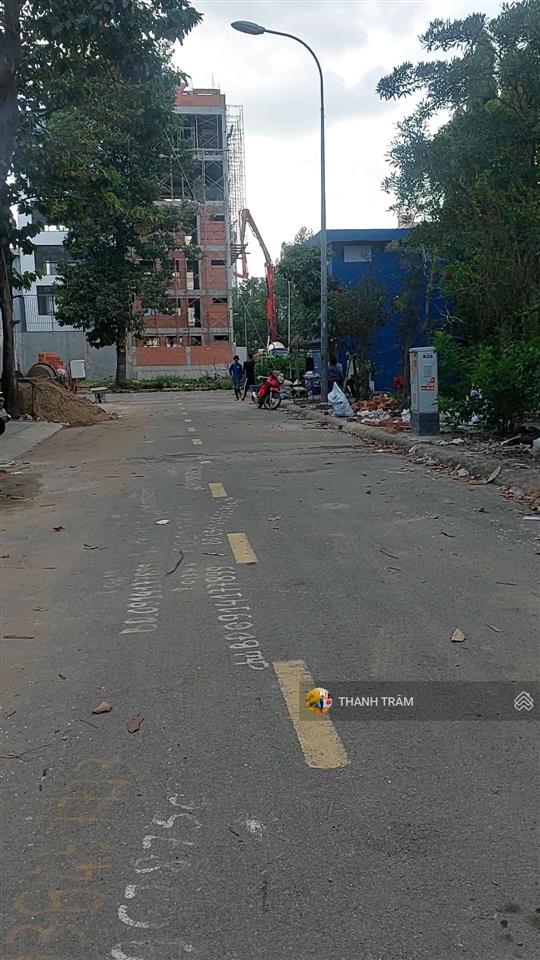 Bán đất huy hoàng đối diện công viên nội khu  vị trí gần sông  dt 8m x 20m xây dựng cao tầng