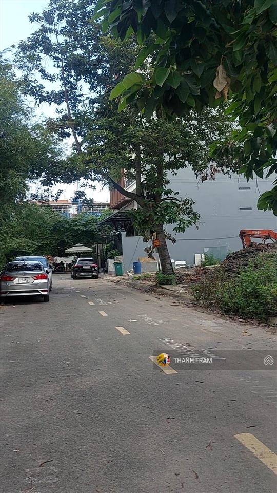 Bán đất huy hoàng đối diện công viên nội khu  vị trí gần sông  dt 8m x 20m xây dựng cao tầng