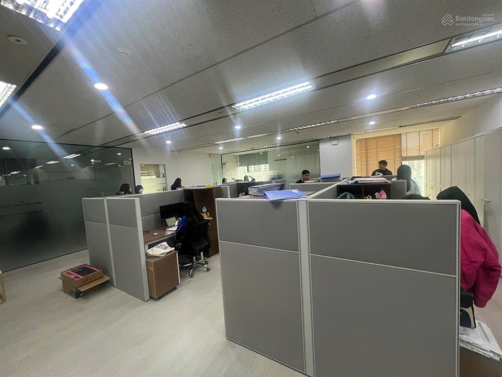Chính chủ gửi cho thuê văn phòng tòa rainbow building văn quán hà đông, 125m2 giá 180.000đ/m2/th