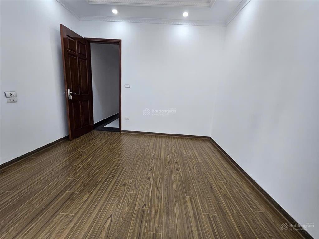 Bán nhà mới 6 tầng thang máy  phường thịnh liệt  giá chỉ nhỉnh 15 tỷ