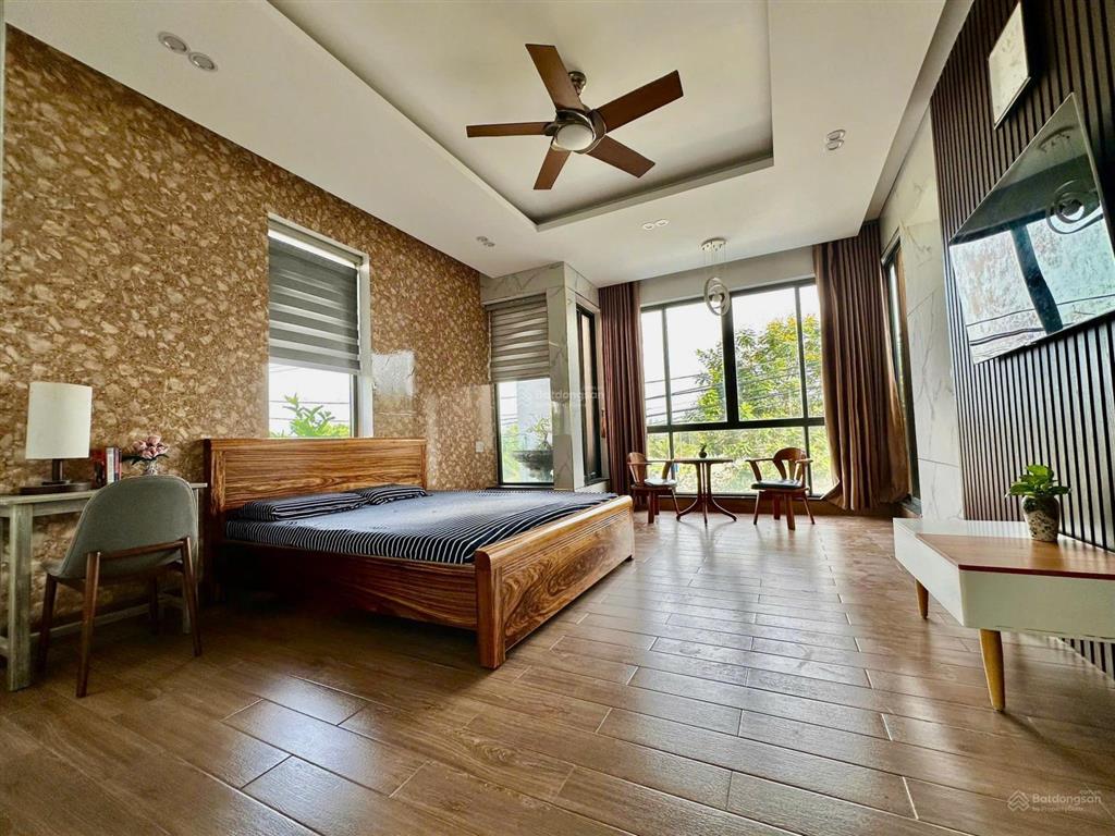 Bán căn biệt thự lô góc 2 mặt tiền 3 tầng đường 7m5, đối diện công viên  0934 863 ***