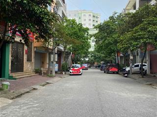 Cần bán 2 lô đất liền nhau băng 2 phố bà triệu, liên bảo, vĩnh yên. gần viện đa khoa vĩnh phúc