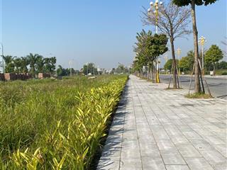 Cần bán 3 lô shophouse liền nhau mặt chính kđt bắc đầm vạc vĩnh yên