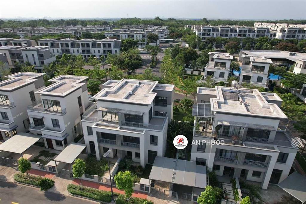 Cần bán căn song lập swan park 9,3x19,4m (180.42m2) giá 9 tỷ gần ngay cổng ra vào dự án, giá tốt