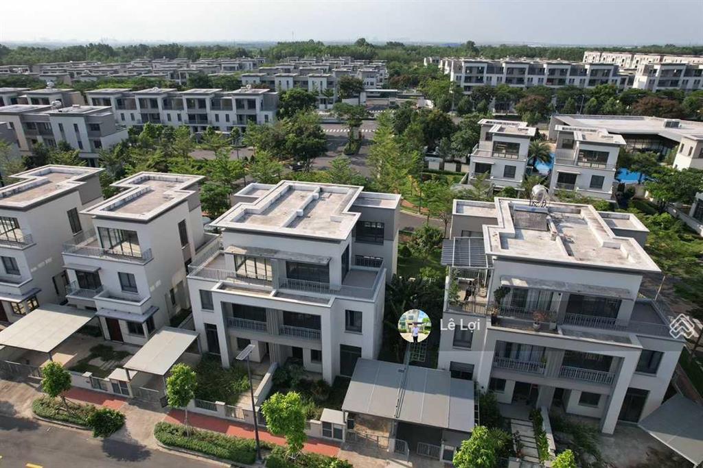 Bán căn góc 2 mặt đường big town house 150m2 khu swan park  đông sài gòn  nhơn trạch giá 6.8ty